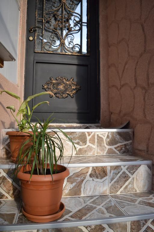 Guest House Beautiful Tbilisi On Khidistavi Street Exterior photo