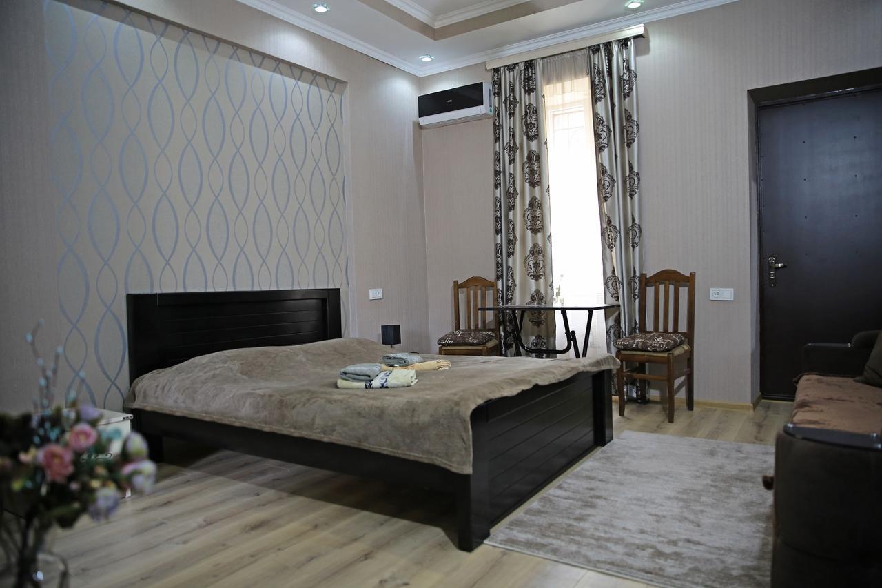 Guest House Beautiful Tbilisi On Khidistavi Street Exterior photo